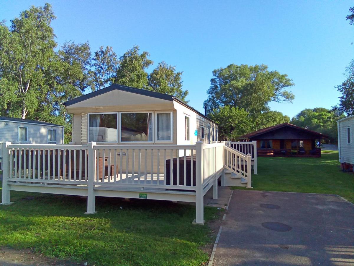 Beautiful 3 Bedroom Caravan With Hot Tub - Tattershall Lakes Ngoại thất bức ảnh
