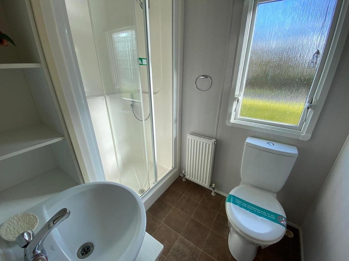 Beautiful 3 Bedroom Caravan With Hot Tub - Tattershall Lakes Ngoại thất bức ảnh