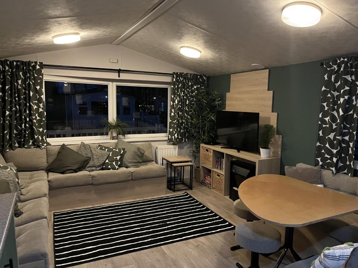 Beautiful 3 Bedroom Caravan With Hot Tub - Tattershall Lakes Ngoại thất bức ảnh