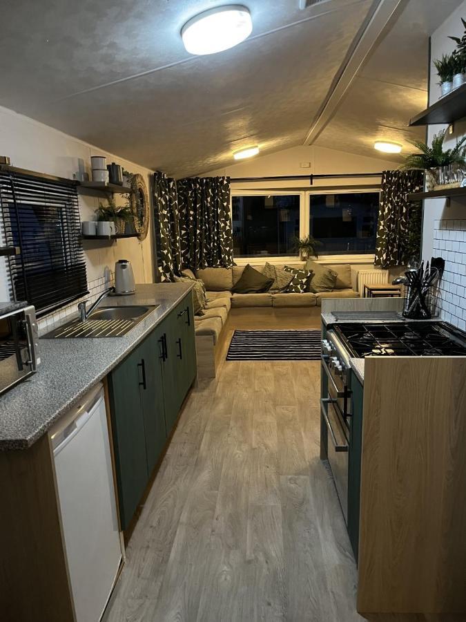 Beautiful 3 Bedroom Caravan With Hot Tub - Tattershall Lakes Ngoại thất bức ảnh