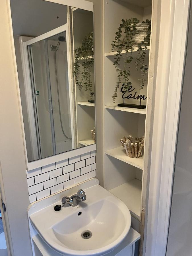 Beautiful 3 Bedroom Caravan With Hot Tub - Tattershall Lakes Ngoại thất bức ảnh