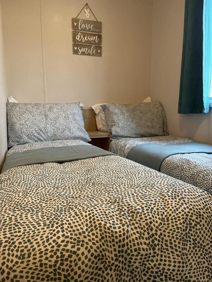 Beautiful 3 Bedroom Caravan With Hot Tub - Tattershall Lakes Ngoại thất bức ảnh